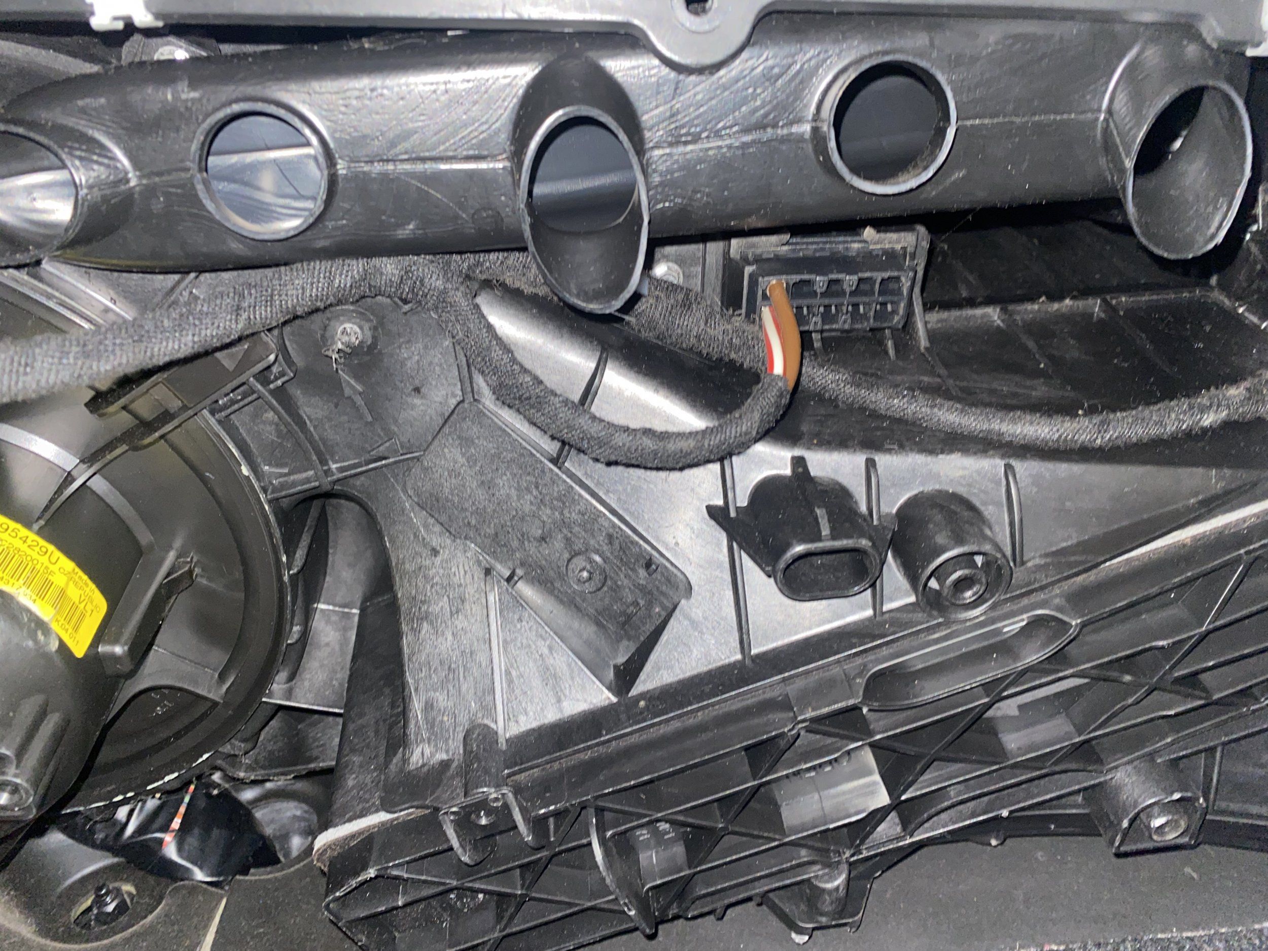 Hunting the heater resistor on my seat altea