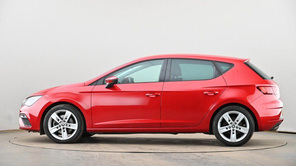 CX68WYR-used-SEAT-LEON-HATCHBACK-2.0-TSI-190-FR-EZ-5dr-DSG-petrol-RED-2018-XC-M-15.jpg