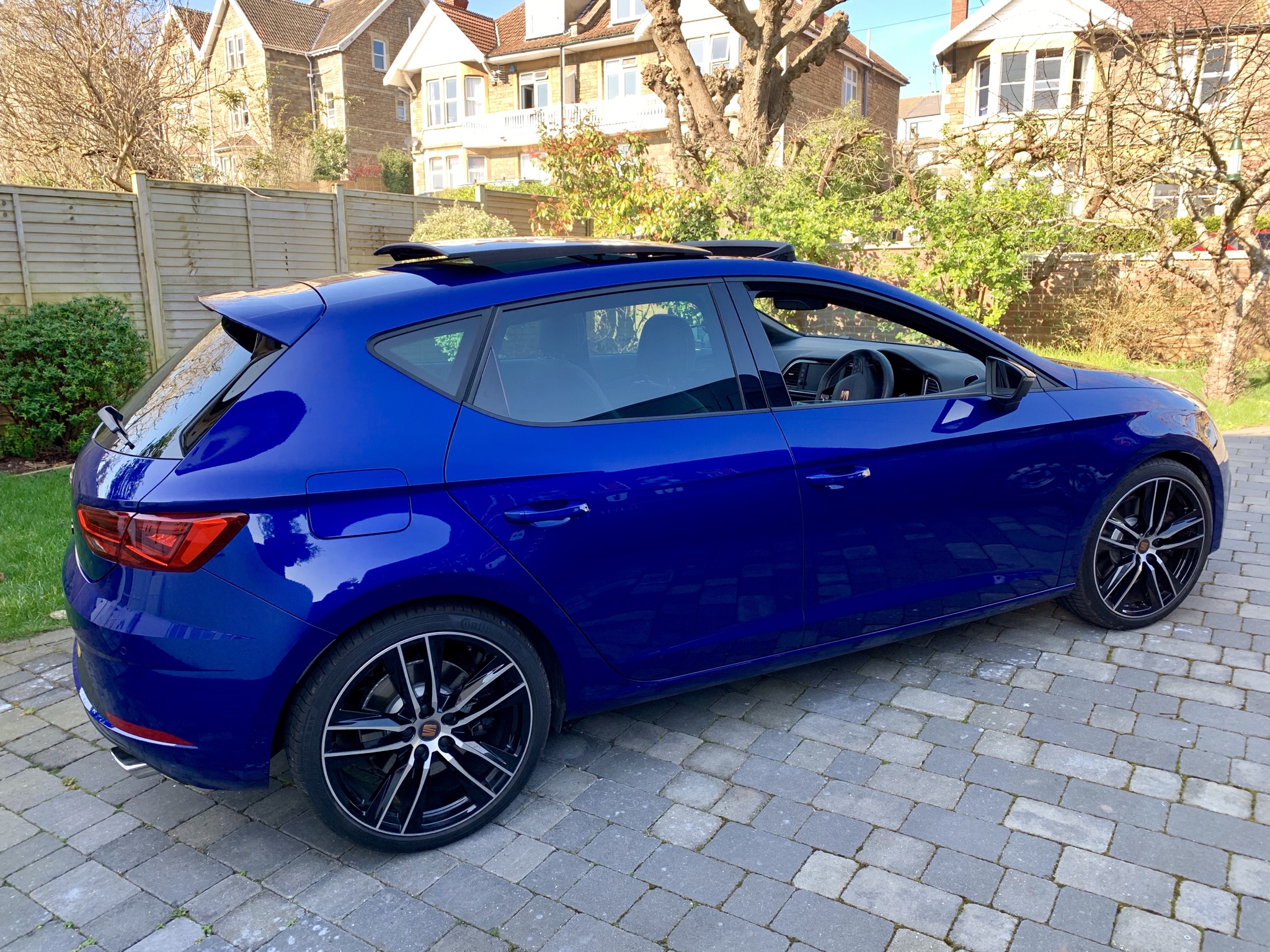Electric sunroof ST panoramic roof?