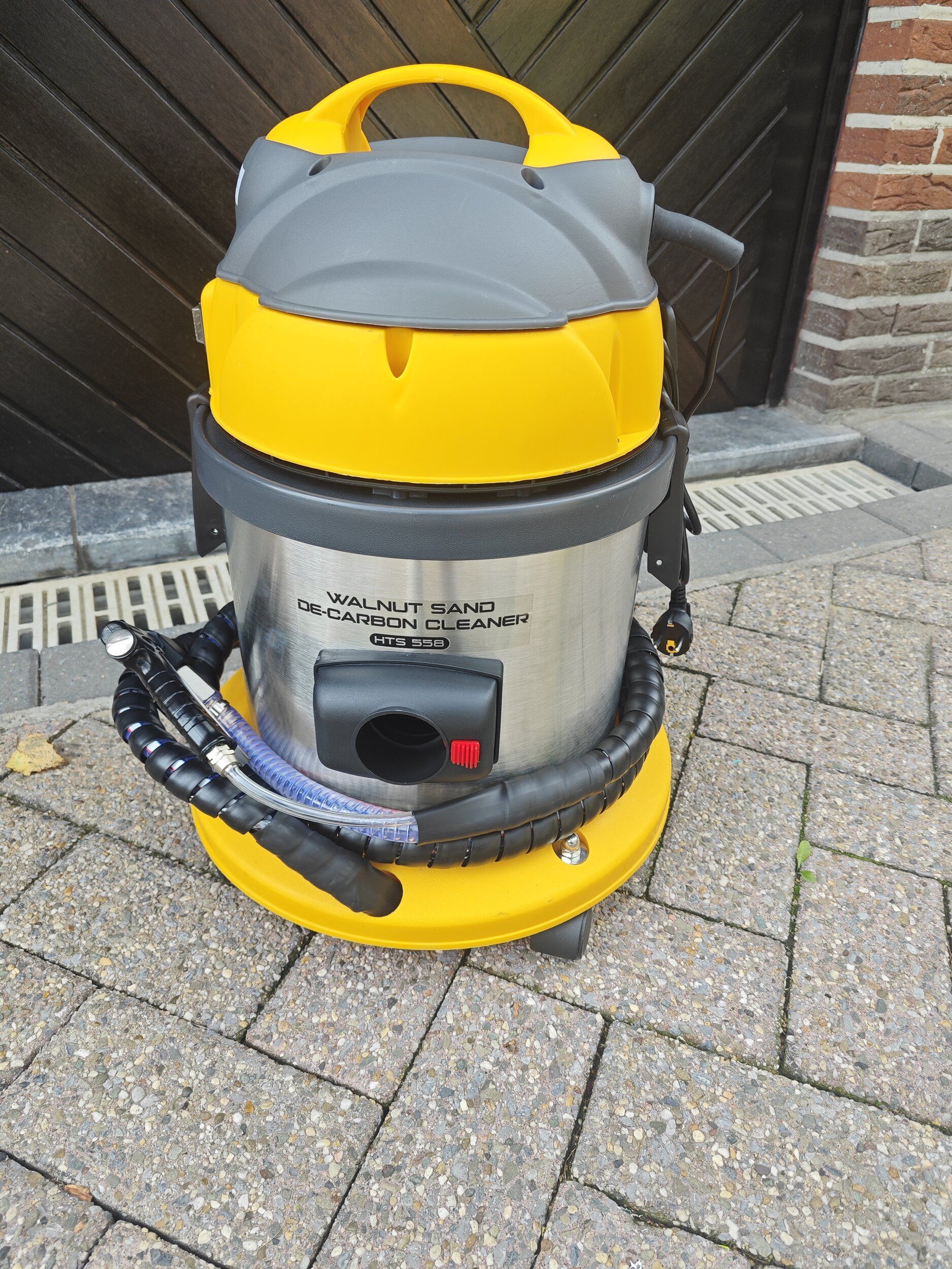 fd1751bb-72ce-4dc5-bb7e-0c875561bc31-1_all_16047.jpg