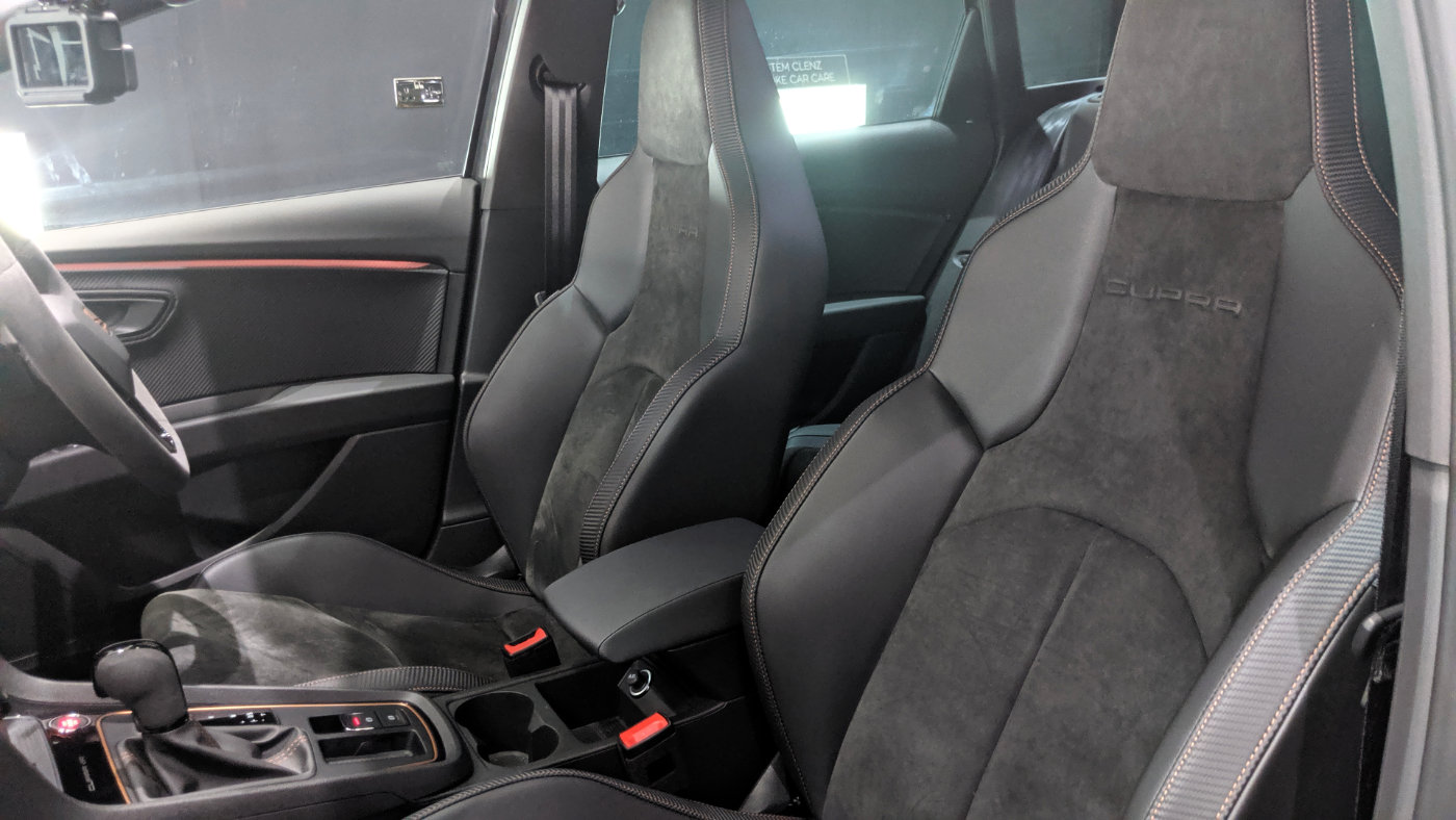 Leon-CUPRA-R-ST-2019-bucket-seats.jpg