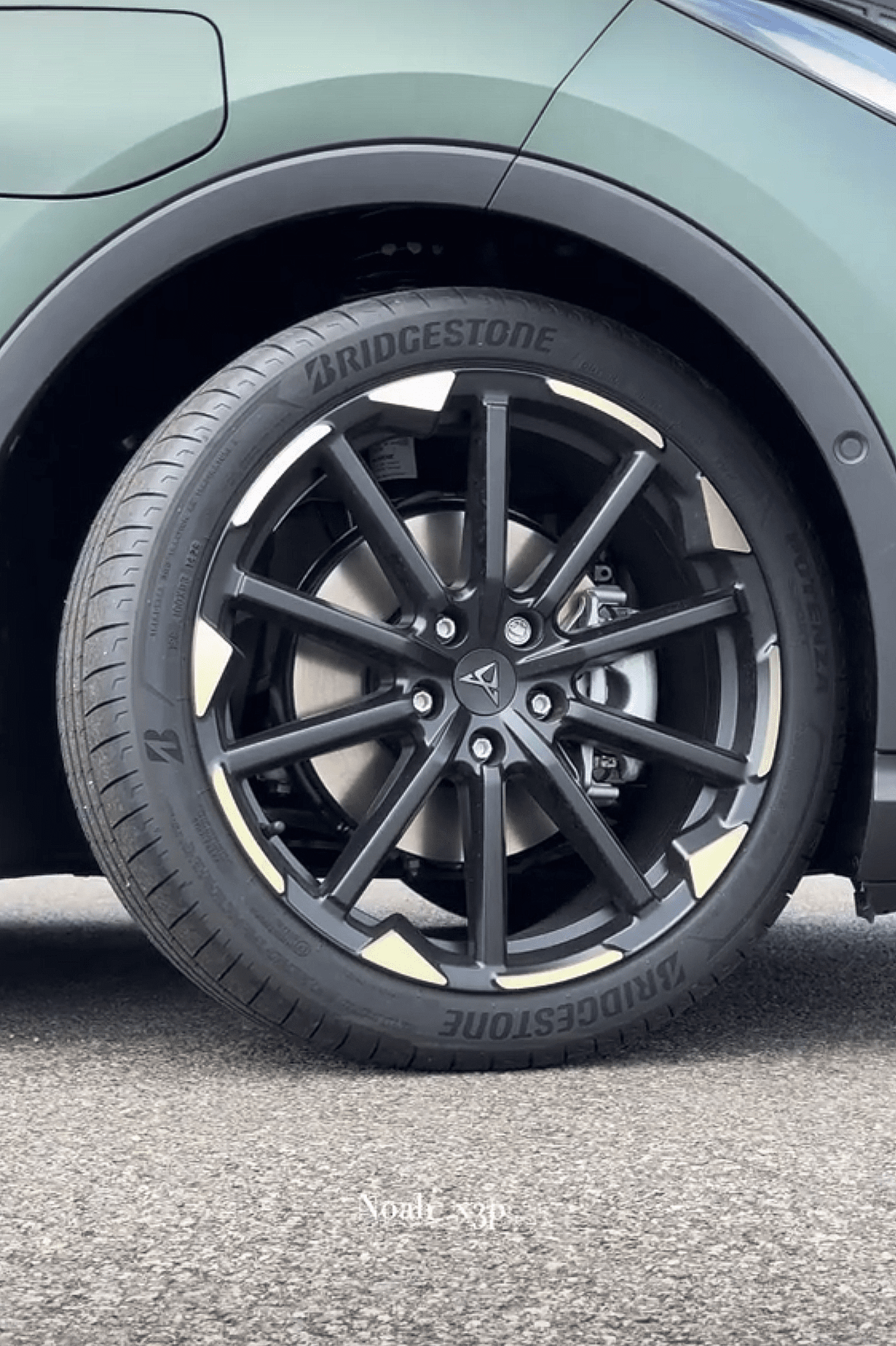 Rebel rims without aero cover.png