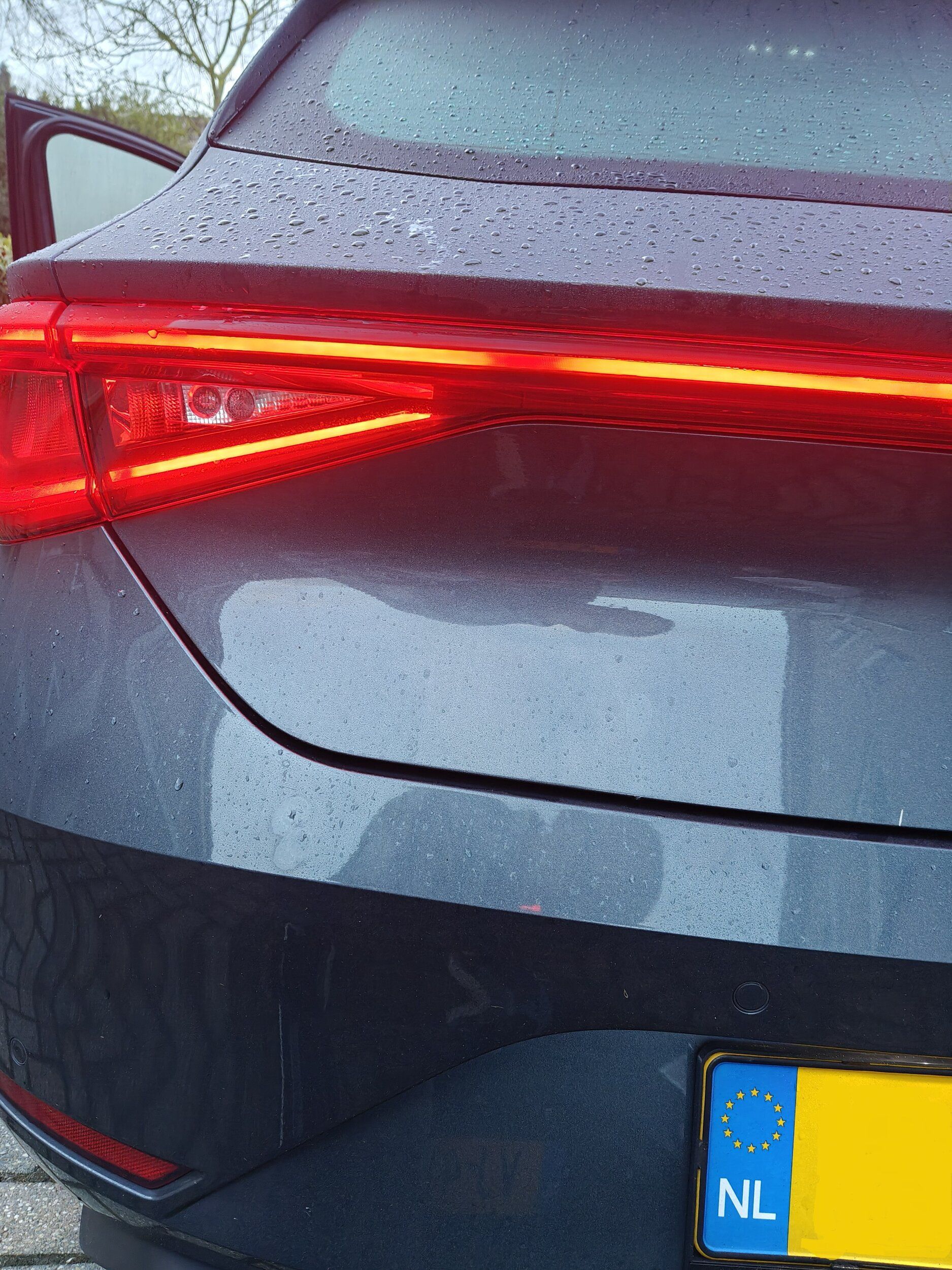 zonder kenteken 01. Defect Lichtbalk Leon KL  R-305-TT 31-03-2026 2de keer.jpg