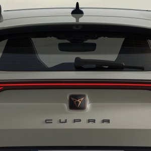 2021_CUPRA_Formentor_VZ5-boot-detail-and-badges.jpg