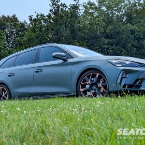2 - CUPRA Leon Estate VZ3 4Drive - Side.jpg