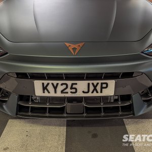 4 - CUPRA Leon Estate VZ3 4Drive - Front Close.jpg