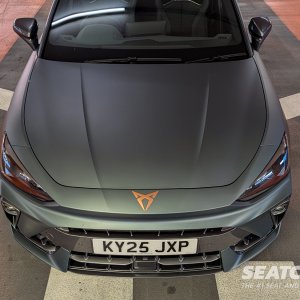 7 - CUPRA Leon Estate VZ3 4Drive - Bonnet Logo.jpg