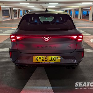 10 - CUPRA Leon Estate VZ3 4Drive - Rear View LED.jpg