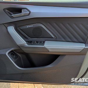 17 - CUPRA Leon Estate VZ3 4Drive - Front Door Card.jpg