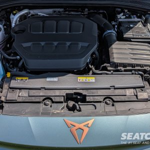 22 - CUPRA Leon Estate VZ3 4Drive - Engine.jpg
