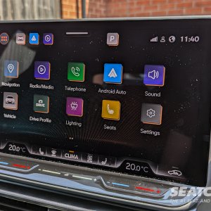 27 - CUPRA Leon Estate VZ3 4Drive - Touch Buttons.jpg