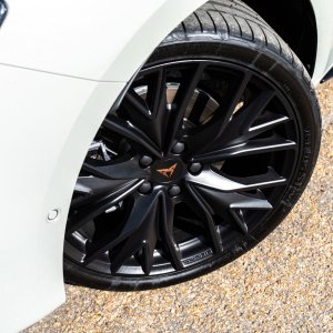 CUPRA Leon Shadow Edition exterior wheel 1.jpg