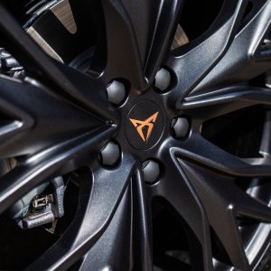 CUPRA Leon Shadow Edition exterior wheel 2.jpg