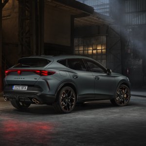 Formentor VZ5 2026 rear wide.jpg