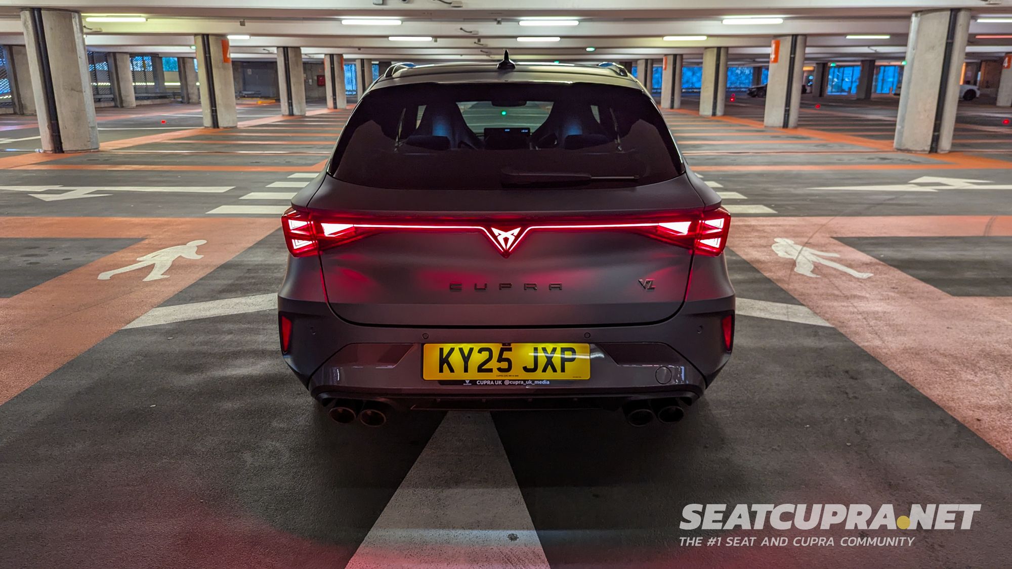 10 - CUPRA Leon Estate VZ3 4Drive - Rear View LED.jpg