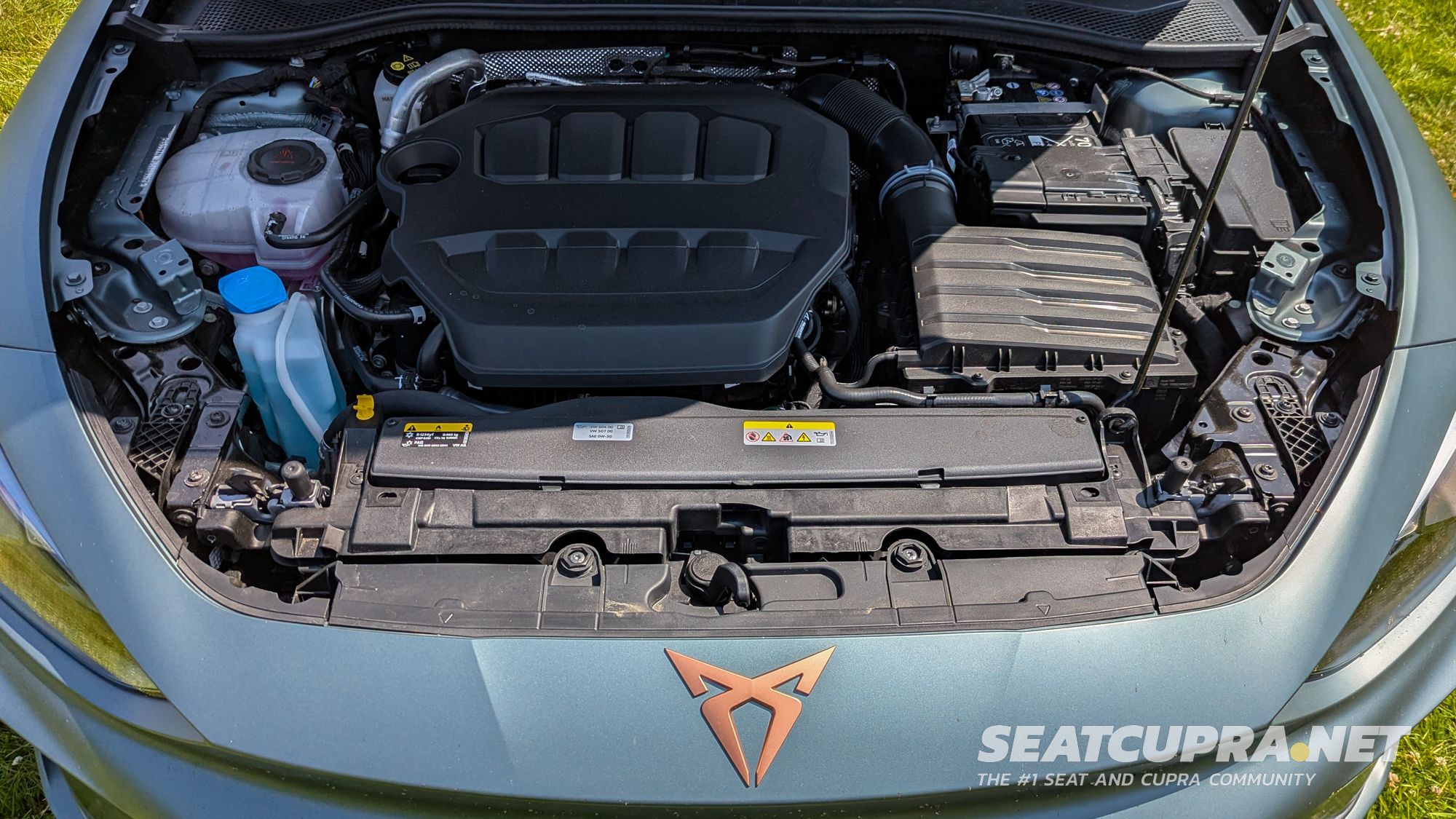 22 - CUPRA Leon Estate VZ3 4Drive - Engine.jpg