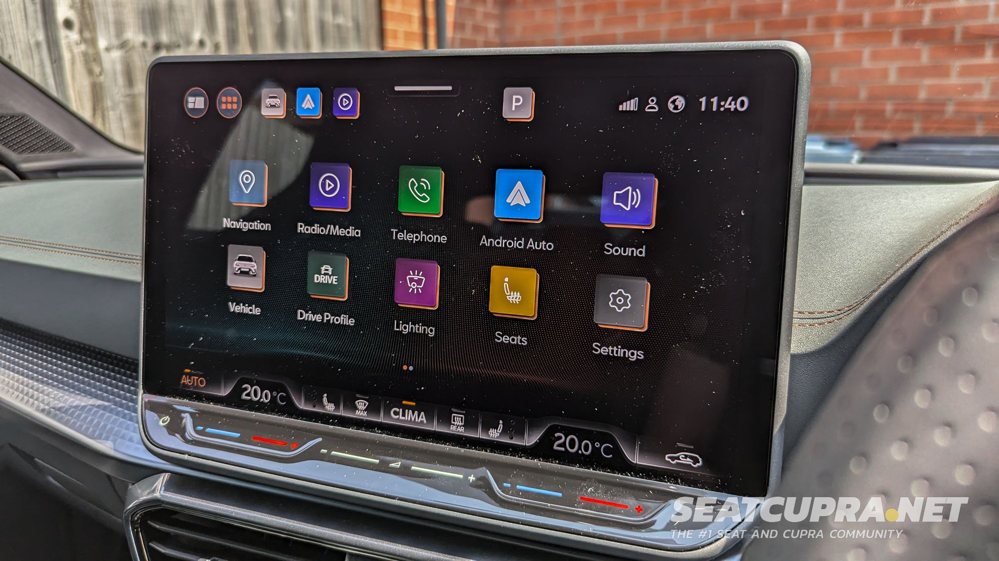 27 - CUPRA Leon Estate VZ3 4Drive - Touch Buttons.jpg