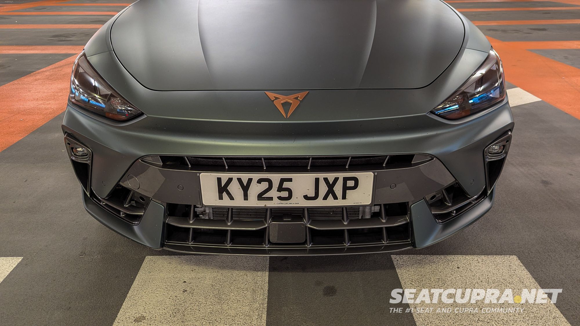 4 - CUPRA Leon Estate VZ3 4Drive - Front Close.jpg