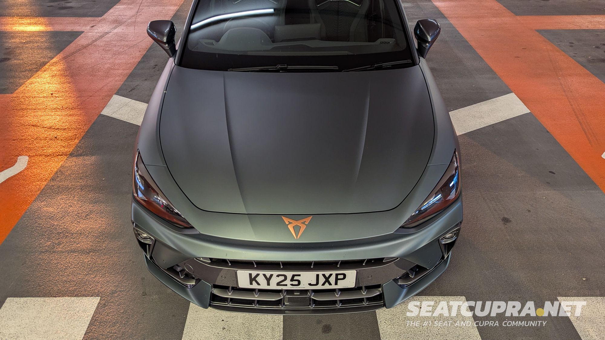 7 - CUPRA Leon Estate VZ3 4Drive - Bonnet Logo.jpg