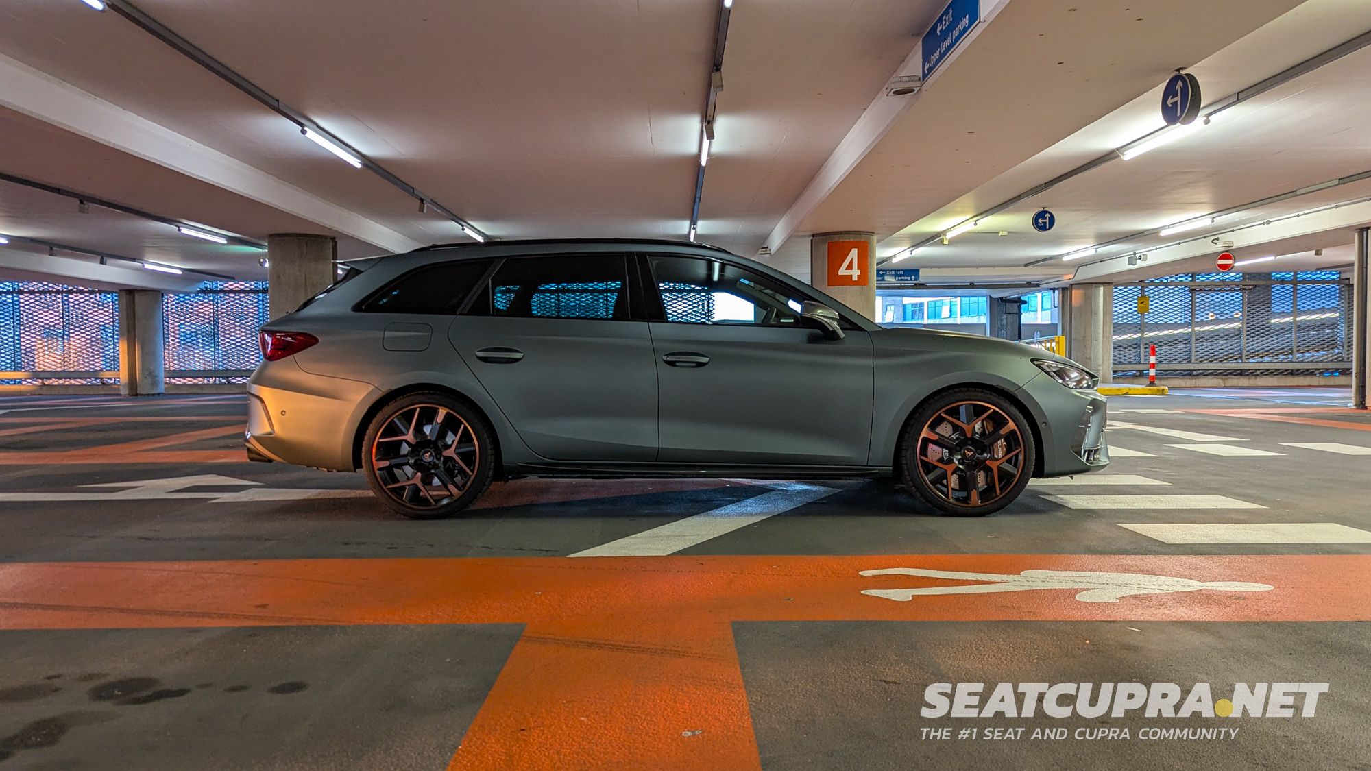 9 - CUPRA Leon Estate VZ3 4Drive - Side View.jpg