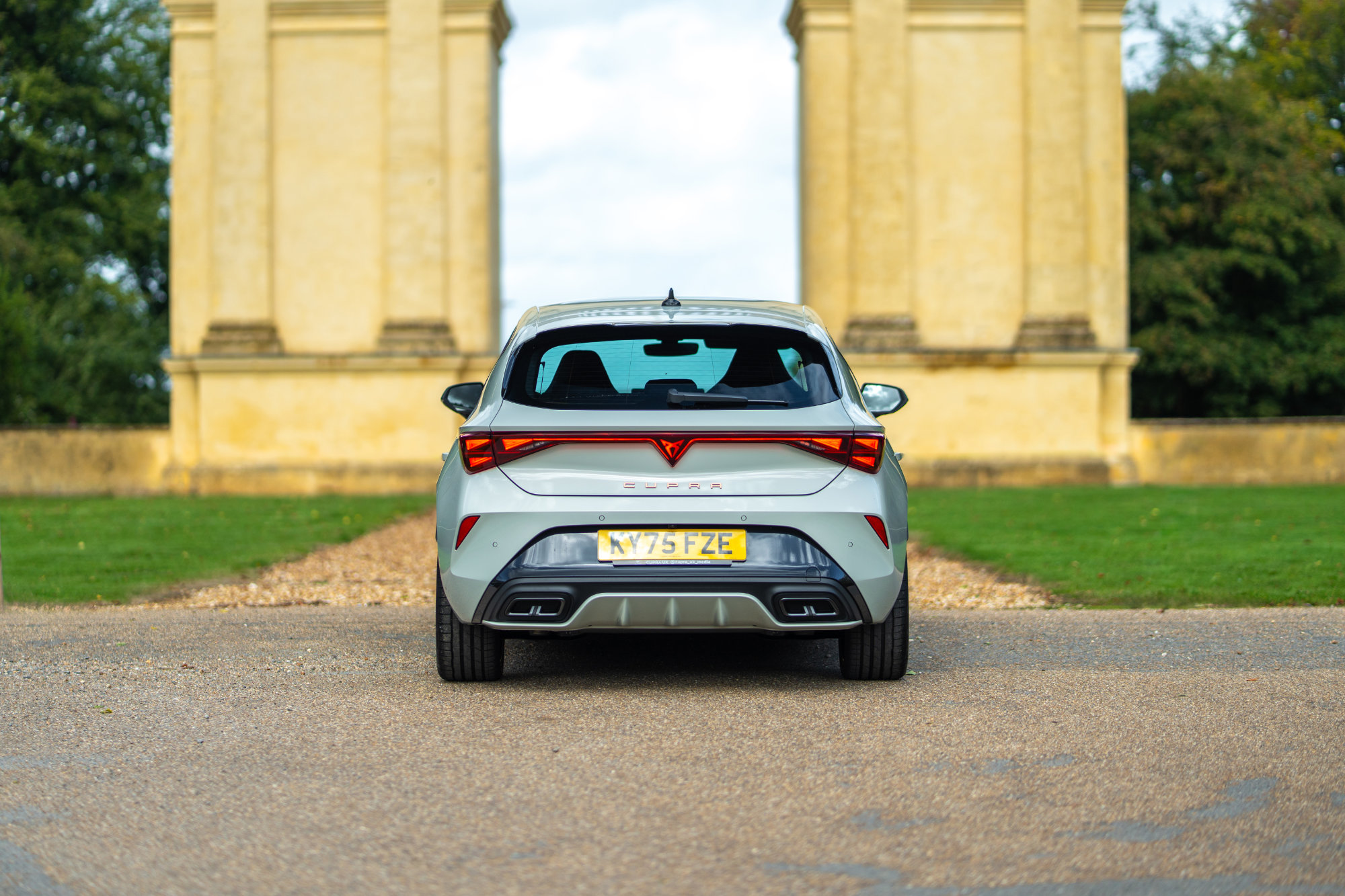 CUPRA Leon Shadow Edition exterior  2.jpg