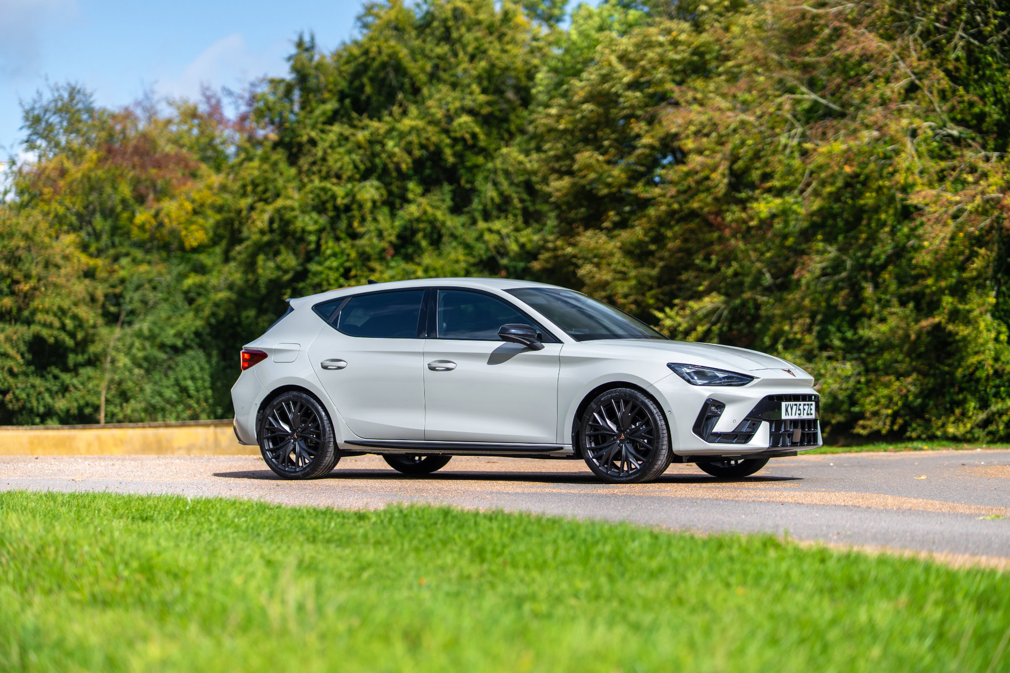 CUPRA Leon Shadow Edition exterior 3.jpg