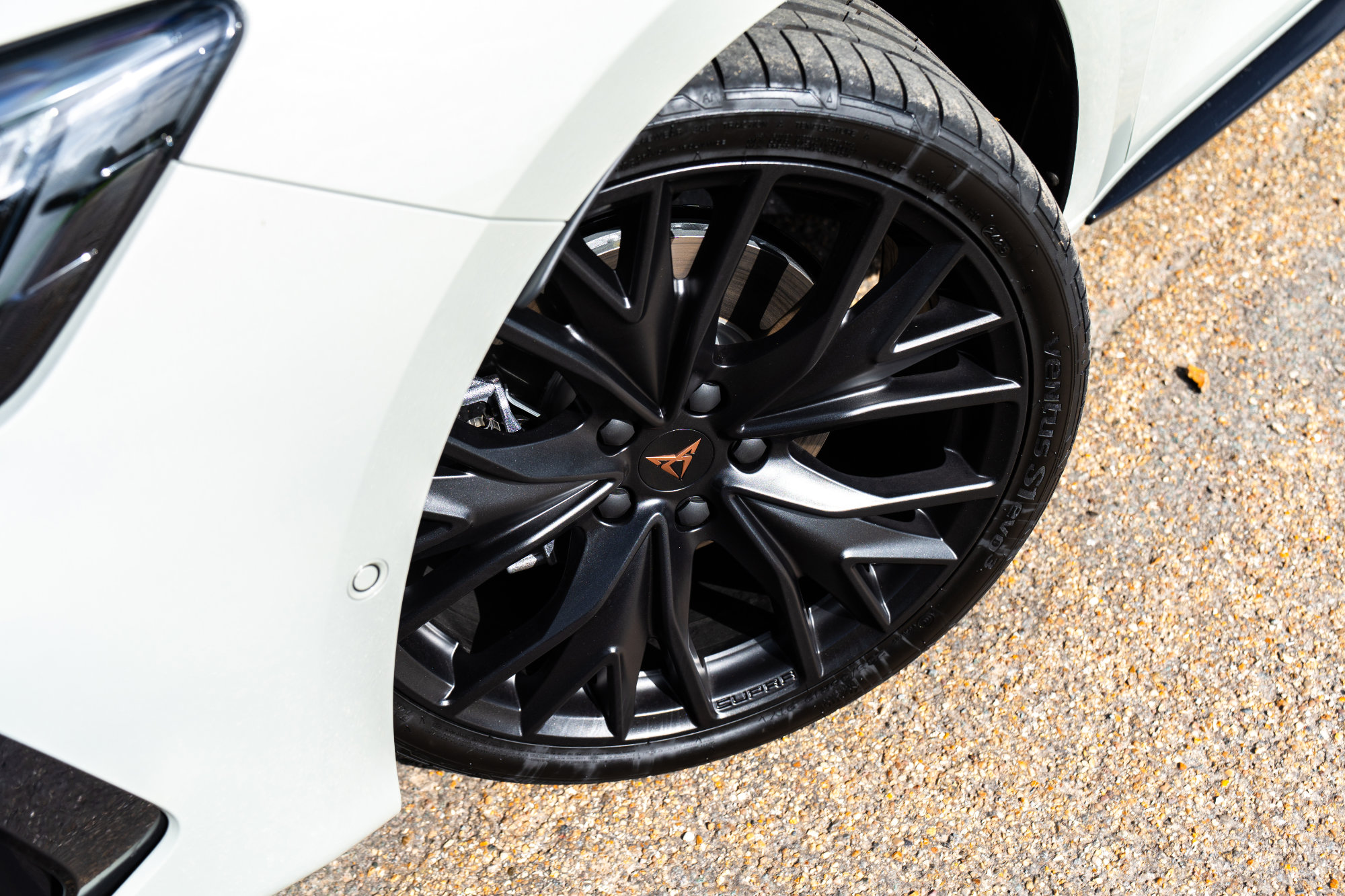 CUPRA Leon Shadow Edition exterior wheel 1.jpg