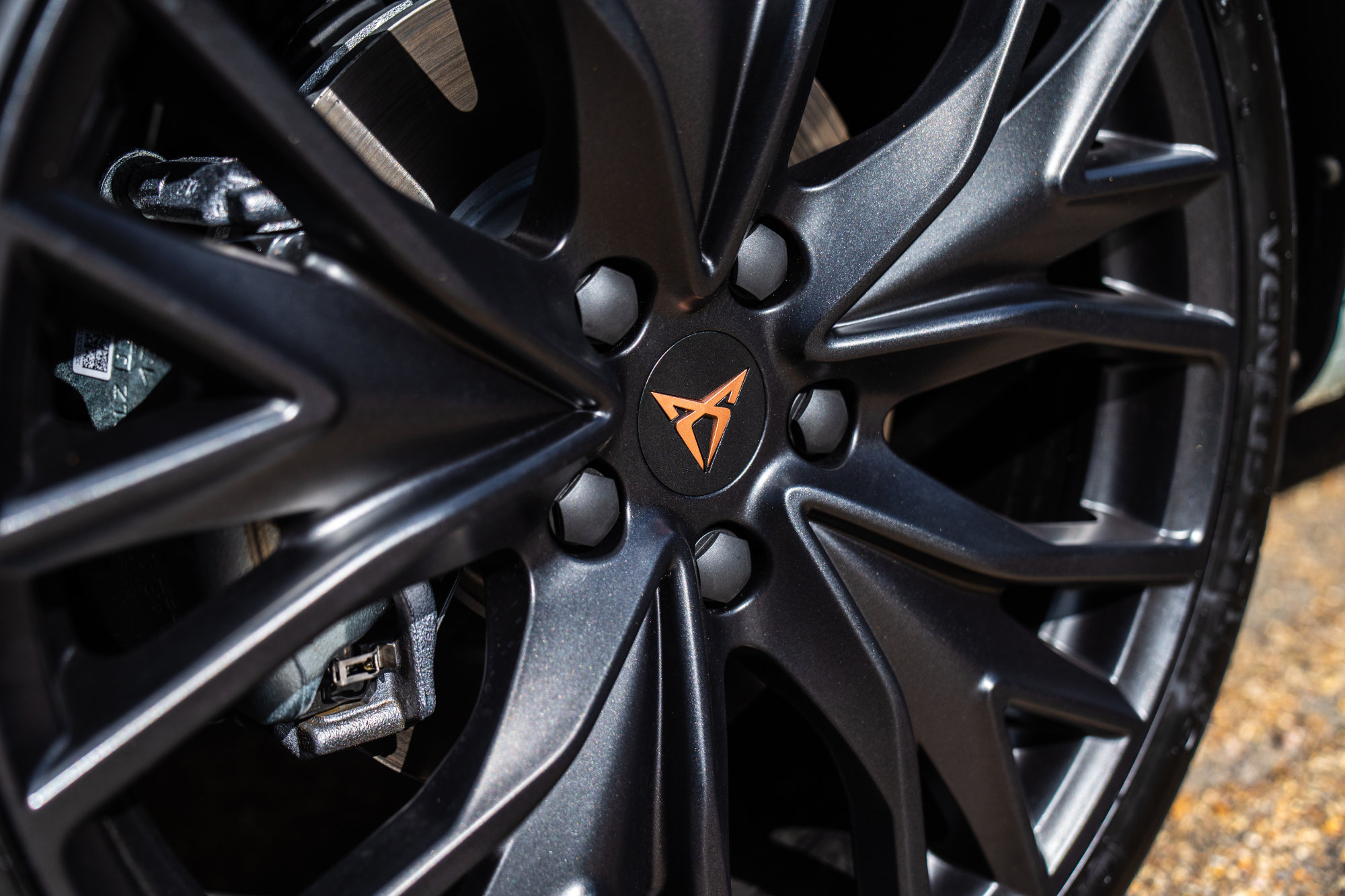 CUPRA Leon Shadow Edition exterior wheel 2.jpg