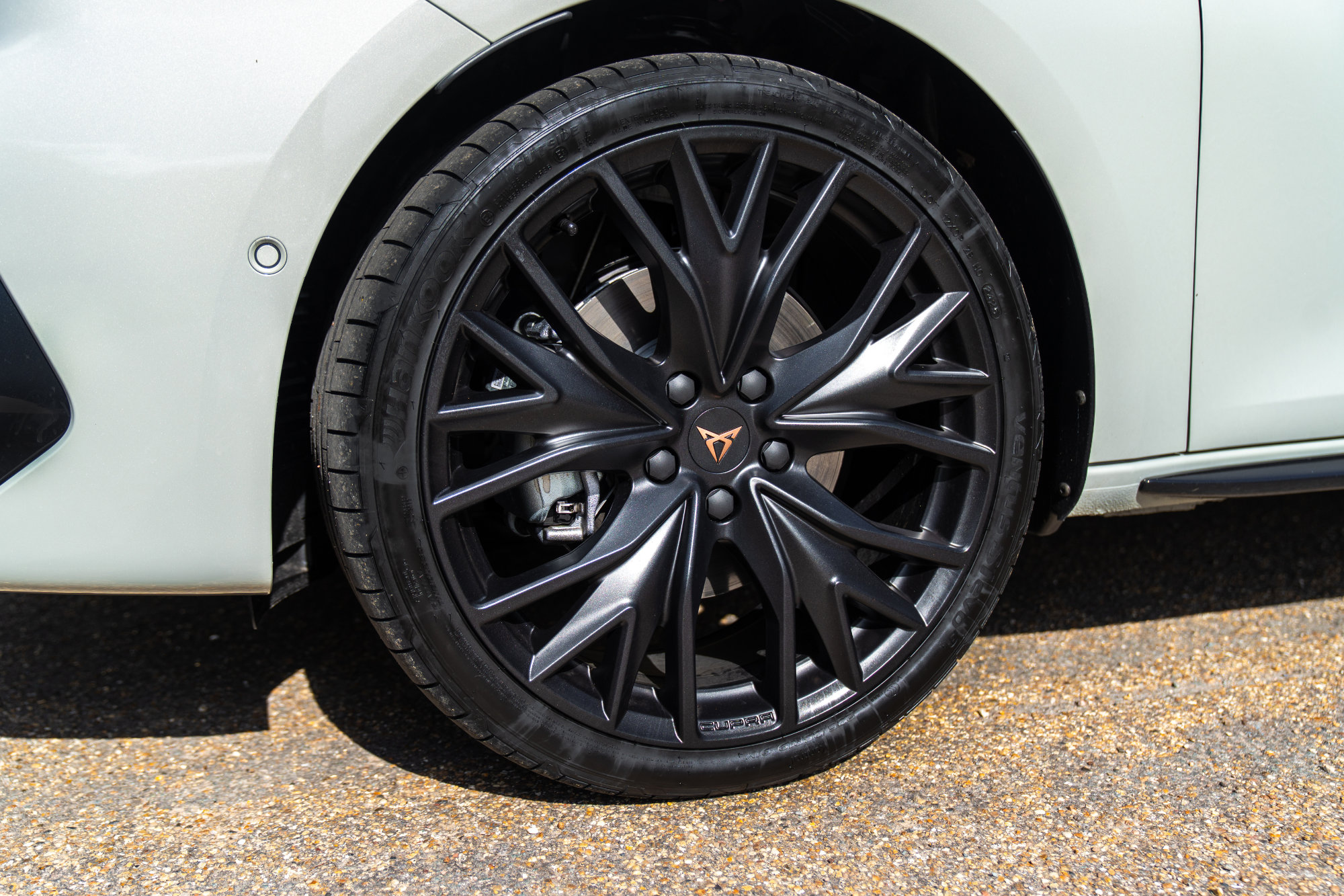 CUPRA Leon Shadow Edition exterior wheel 3.jpg
