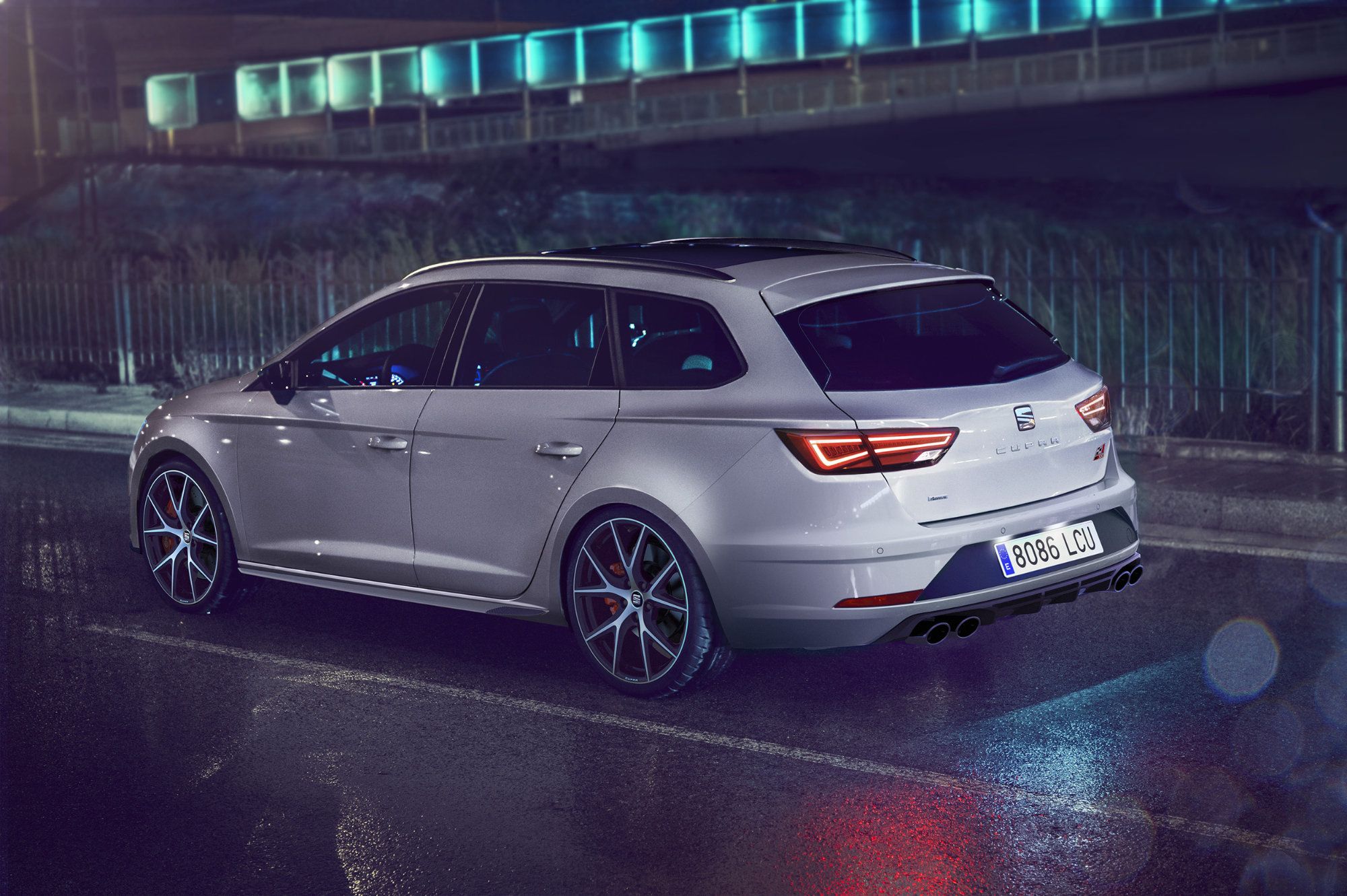 Limited-run_Leon_ST_CUPRA_Carbon_Edition--30593.jpg
