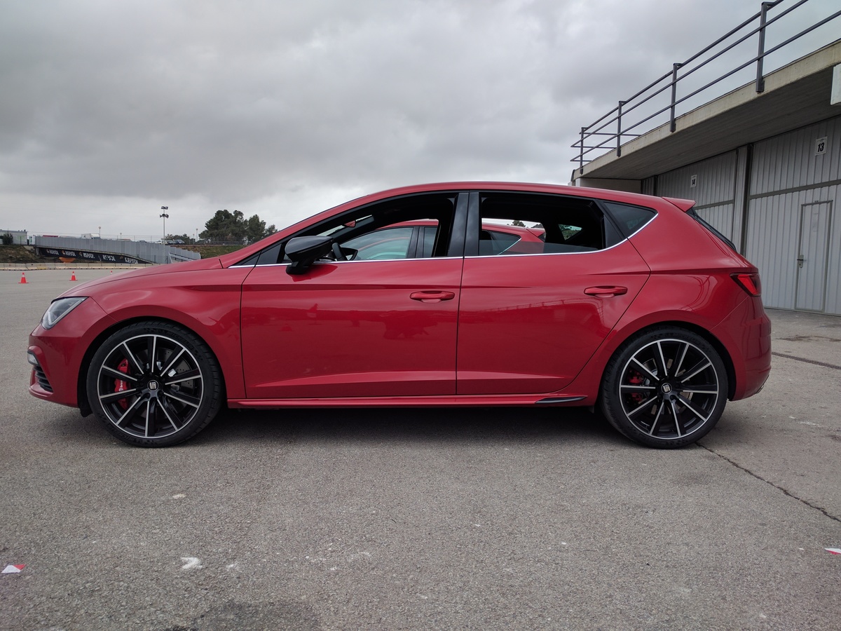 LEON-CUPRA-300.jpg