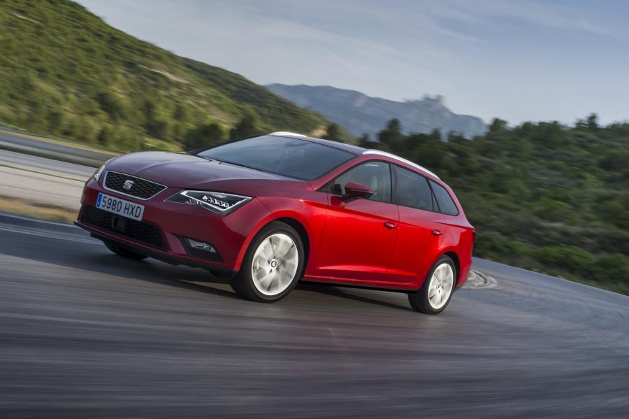 SEAT Leon ST 4Drive, exterior, dynamic shot, 3/4 front view