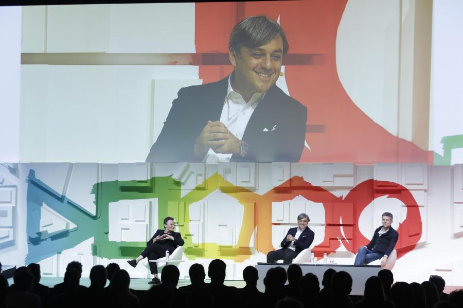 President Luca de Meo is at the Smart City Expo discussing the future of urban mobility. - See more at: http://seat-mediacenter.com/en-stories/corporate/luca-de-meo-we-want-to-be-a-key-player-in-developing-smart-new-urban-mobility/?v=i&p=1&overview=0#sthash.C3EcjNRE.dpuf