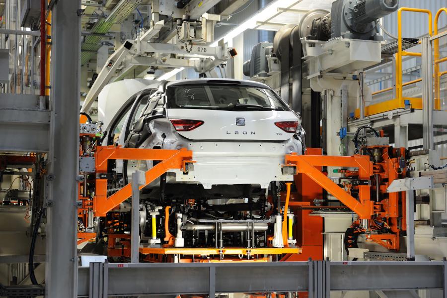 SetRatioSize900650-Production-of-SEAT-Leon-at-Martorell-plant1